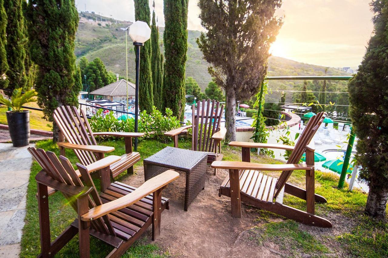 Hotel Golden Park All Inclusive Pocos De Caldas By Nacional Inn מראה חיצוני תמונה Adirondack chairs at the Sun Valley Lodge