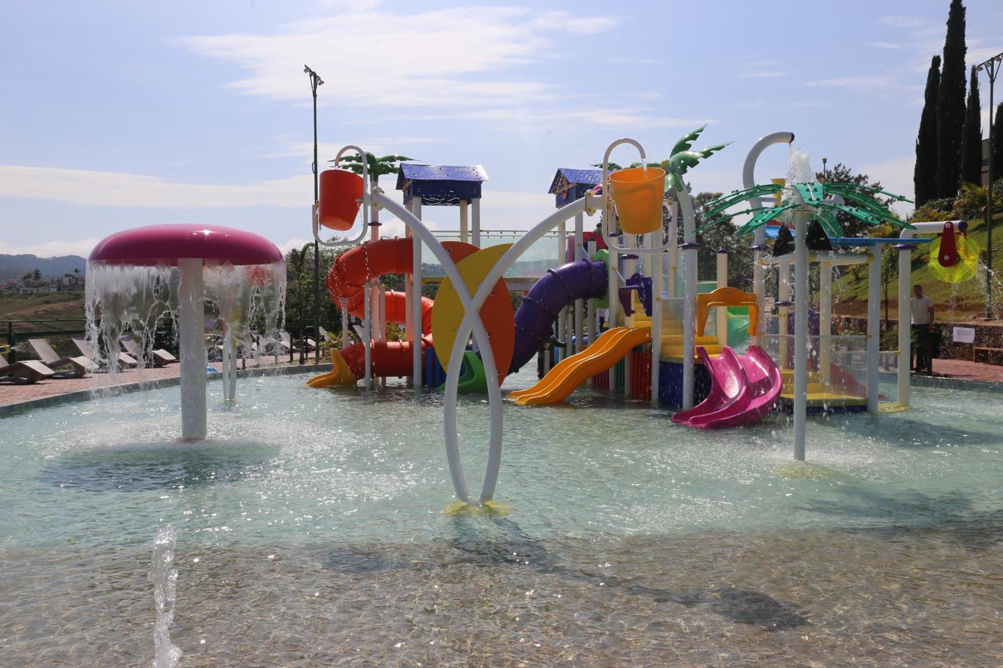 Hotel Golden Park All Inclusive Pocos De Caldas By Nacional Inn מראה חיצוני תמונה Splash Island