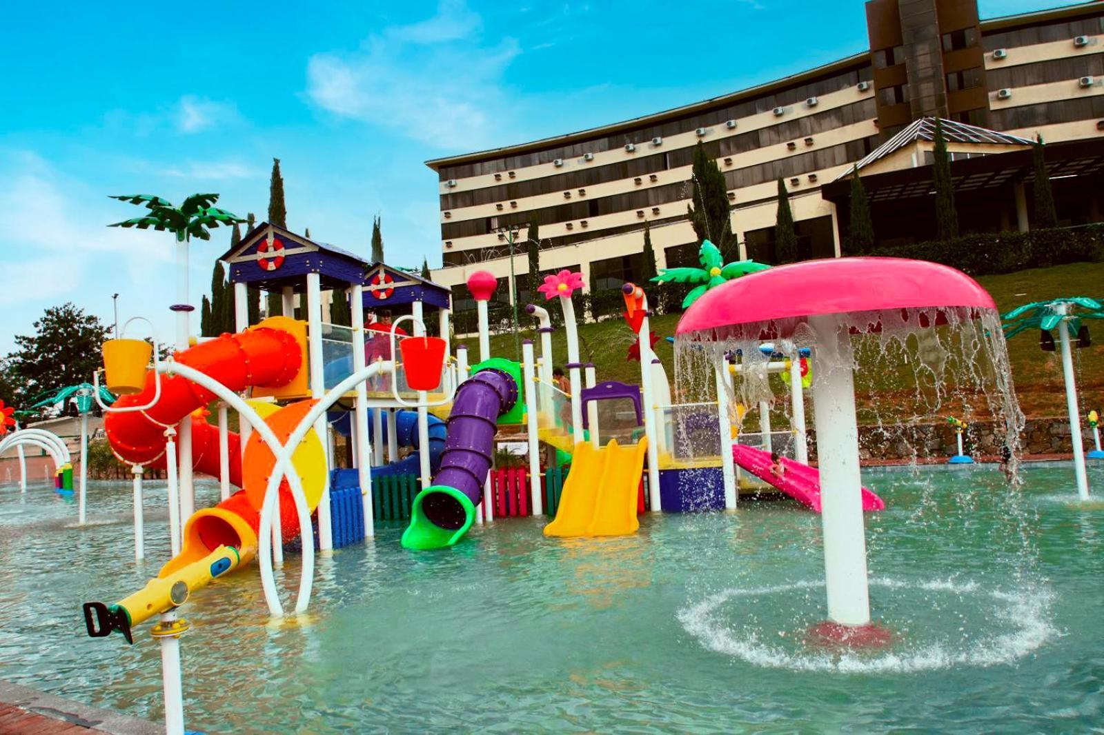 Hotel Golden Park All Inclusive Pocos De Caldas By Nacional Inn מראה חיצוני תמונה Water park at the hotel