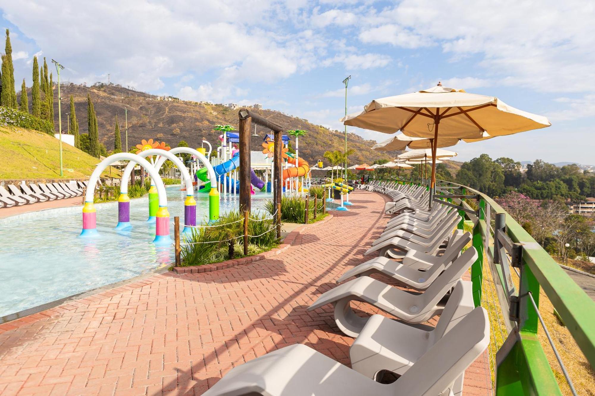 Hotel Golden Park All Inclusive Pocos De Caldas By Nacional Inn מראה חיצוני תמונה The resort's water park