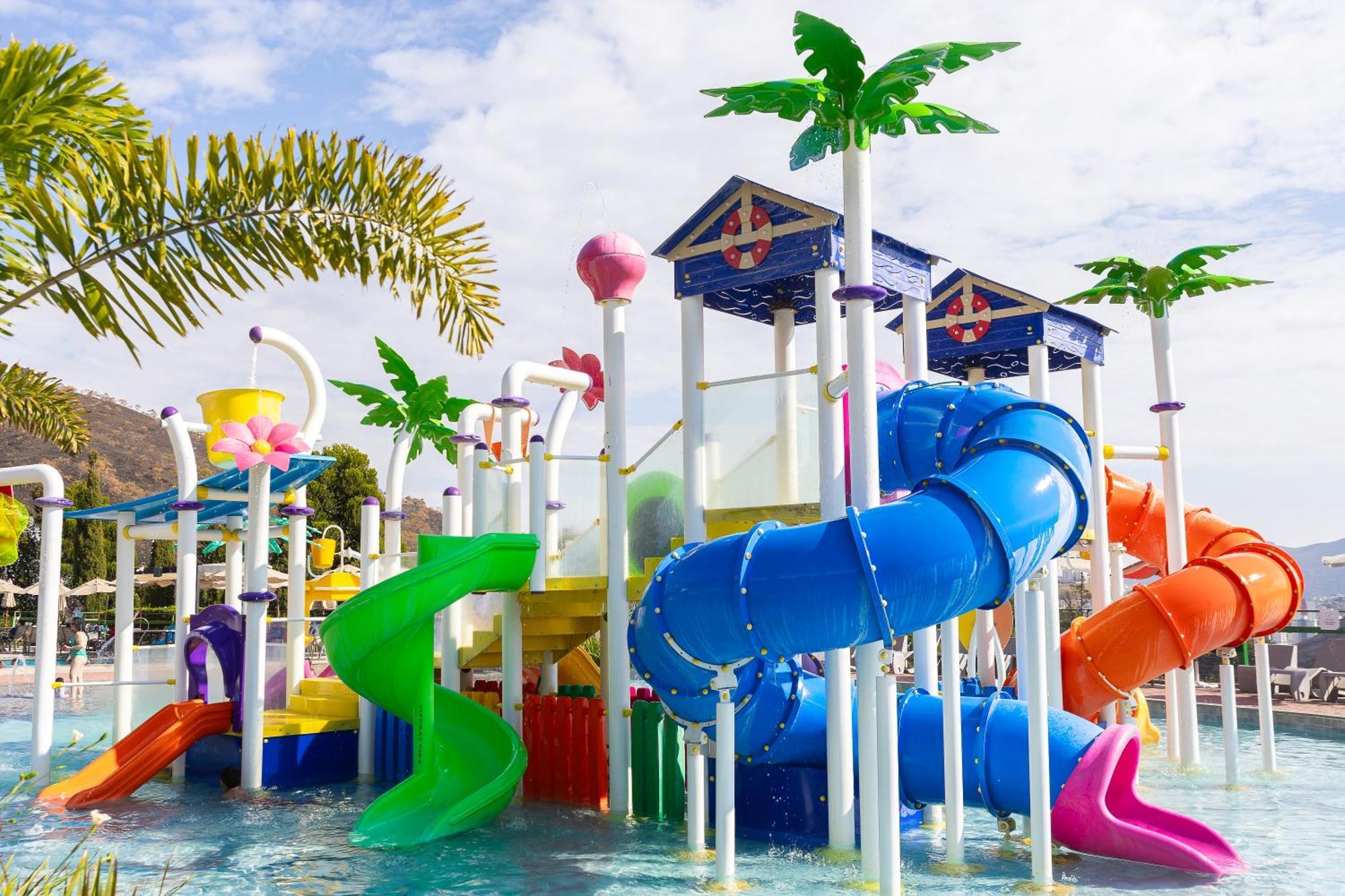 Hotel Golden Park All Inclusive Pocos De Caldas By Nacional Inn מראה חיצוני תמונה Splash Island