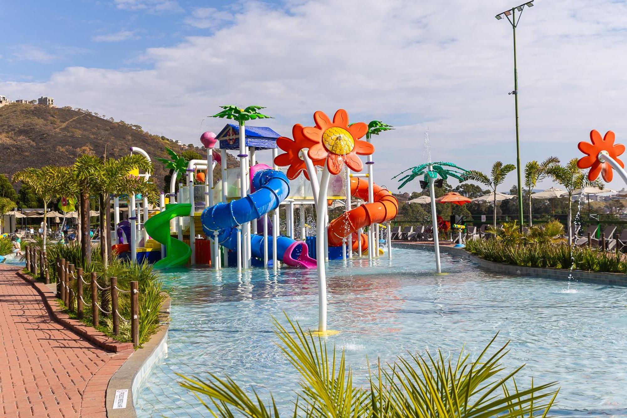 Hotel Golden Park All Inclusive Pocos De Caldas By Nacional Inn מראה חיצוני תמונה Splash Island