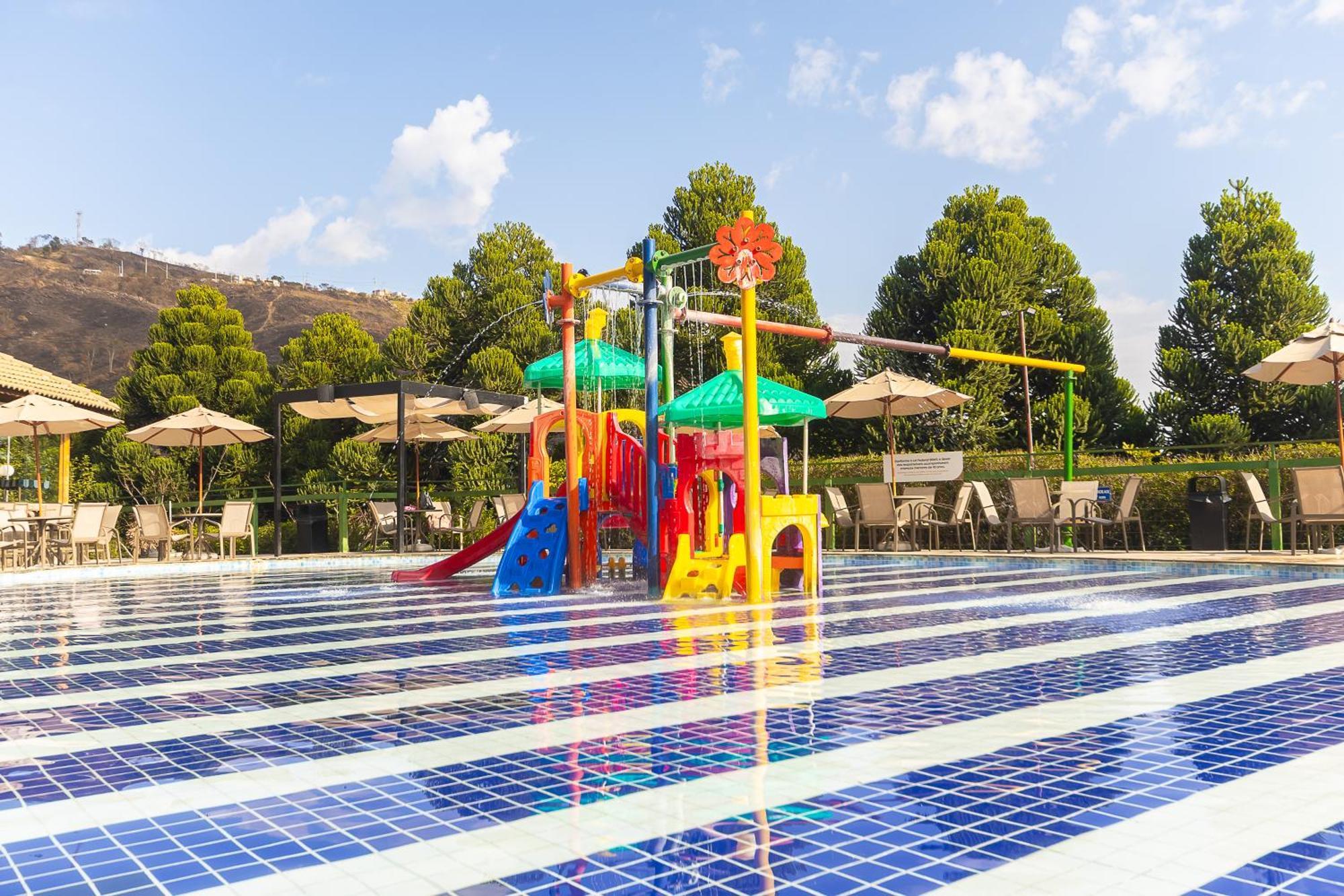Hotel Golden Park All Inclusive Pocos De Caldas By Nacional Inn מראה חיצוני תמונה The swimming pool at the resort