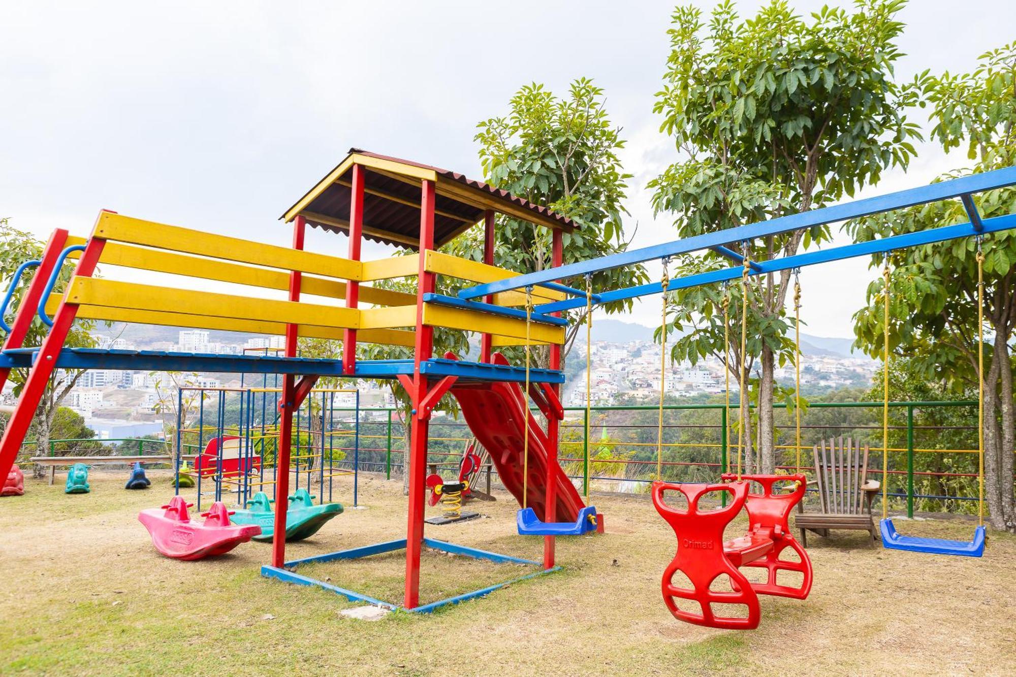 Hotel Golden Park All Inclusive Pocos De Caldas By Nacional Inn מראה חיצוני תמונה Playground at the park