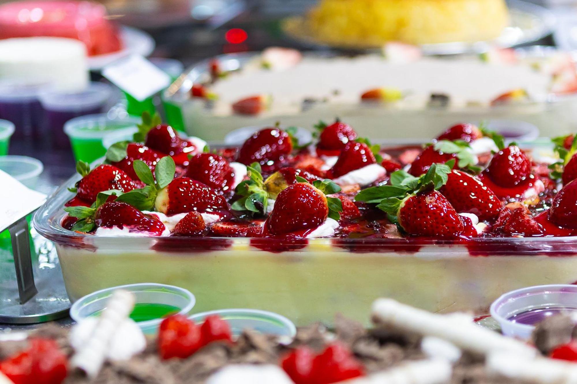 Hotel Golden Park All Inclusive Pocos De Caldas By Nacional Inn מראה חיצוני תמונה A strawberry parfait